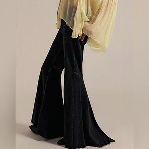 WE THE FREE LIVE WIRE FLARE JEANS (29)